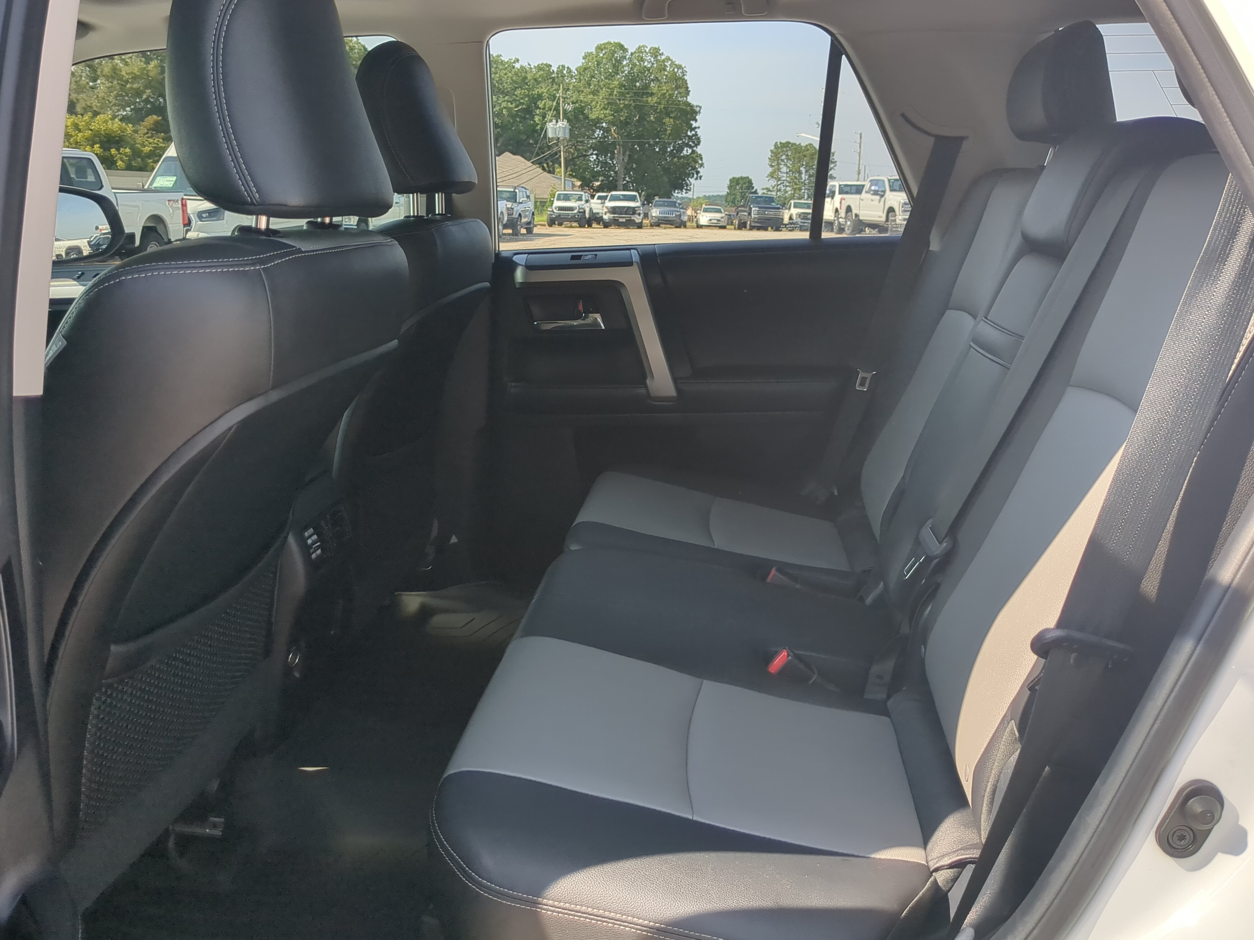 Used 2015 Toyota 4Runner SR5 Premium RWD image 12