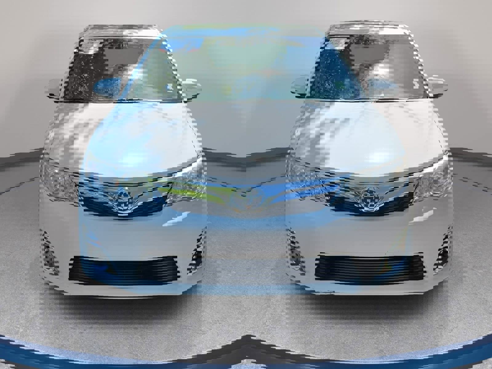 Used 2013 Toyota Camry XLE w/ Leather Pkg image 2