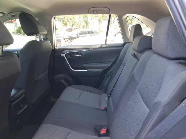 Used 2022 Toyota RAV4 XLE AWD/4WD image 6