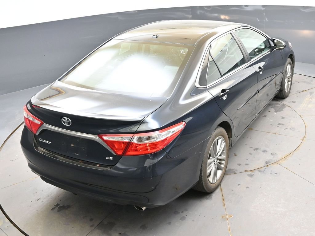 Used 2017 Toyota Camry SE w/ Moonroof Package image 39