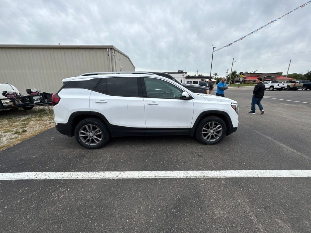 Used 2022 GMC Terrain SLT AWD/4WD image 3