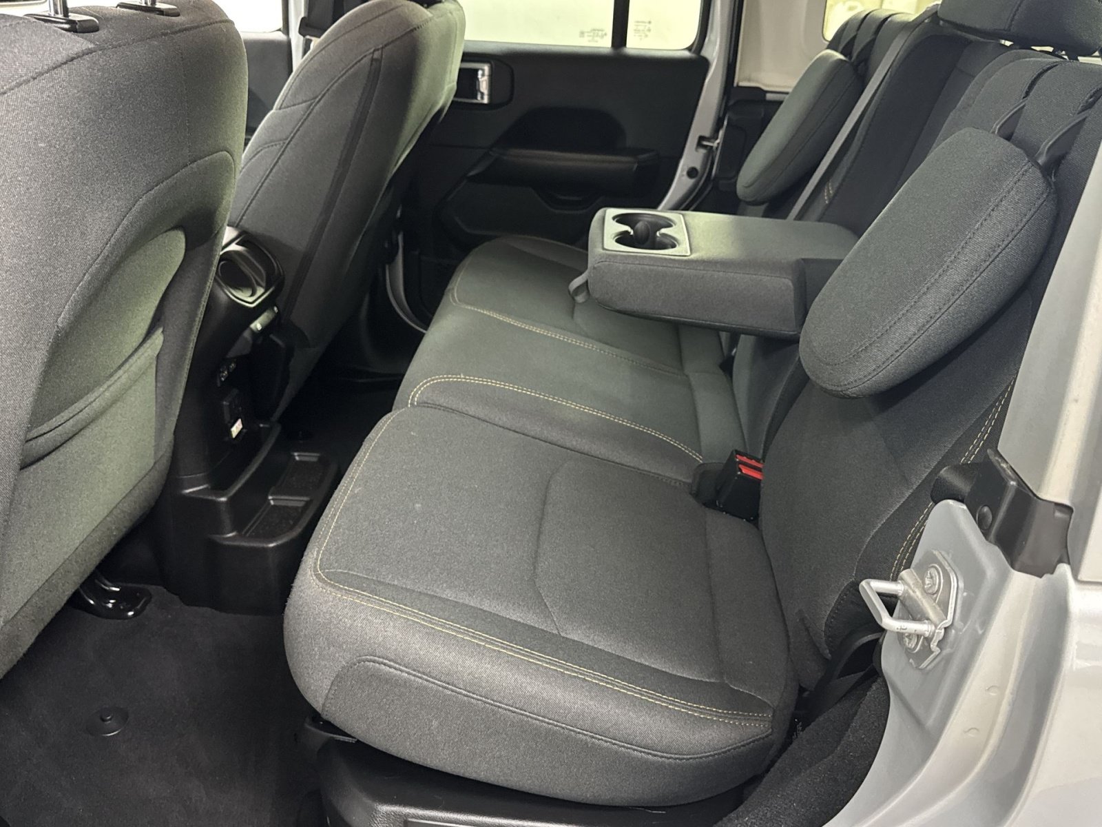 Used 2024 Jeep Wrangler Unlimited Sahara AWD/4WD image 36