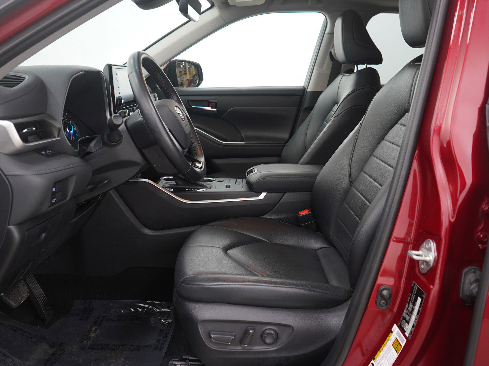 Used 2021 Toyota Highlander XLE image 25