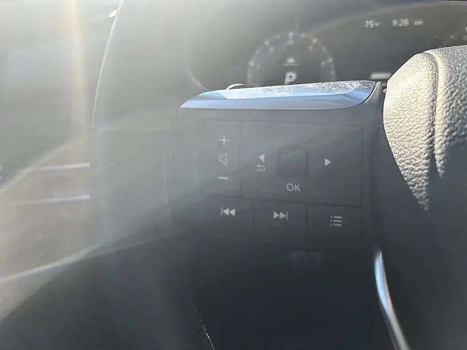 Used 2023 INFINITI QX60 Luxe w/ Cargo Package AWD/4WD image 17