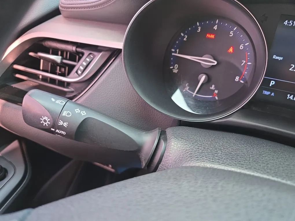 Used 2020 Toyota C-HR LE FWD image 20