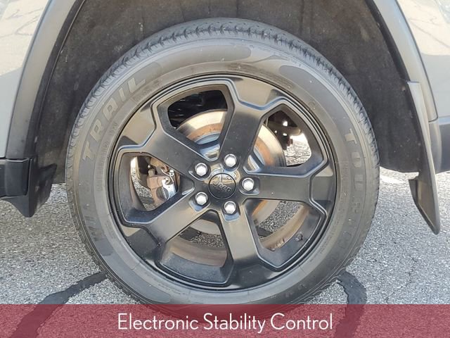 Used 2019 Jeep Grand Cherokee Laredo image 6