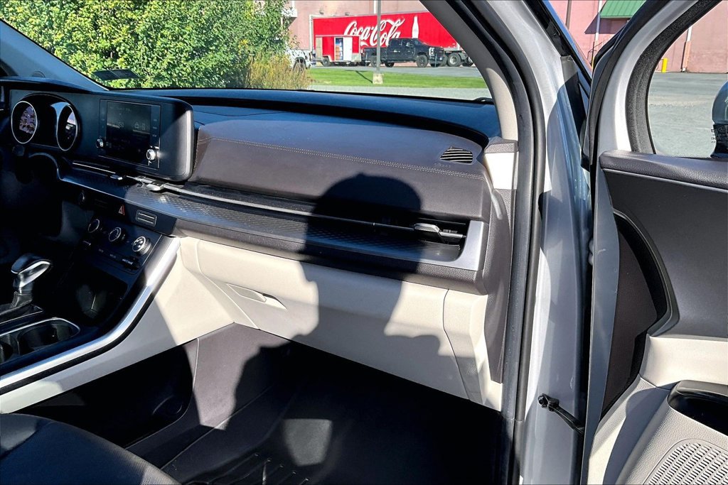 Used 2022 Kia Carnival LX FWD image 15