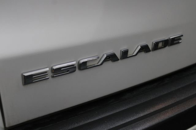 Used 2017 Cadillac Escalade Luxury AWD/4WD image 9