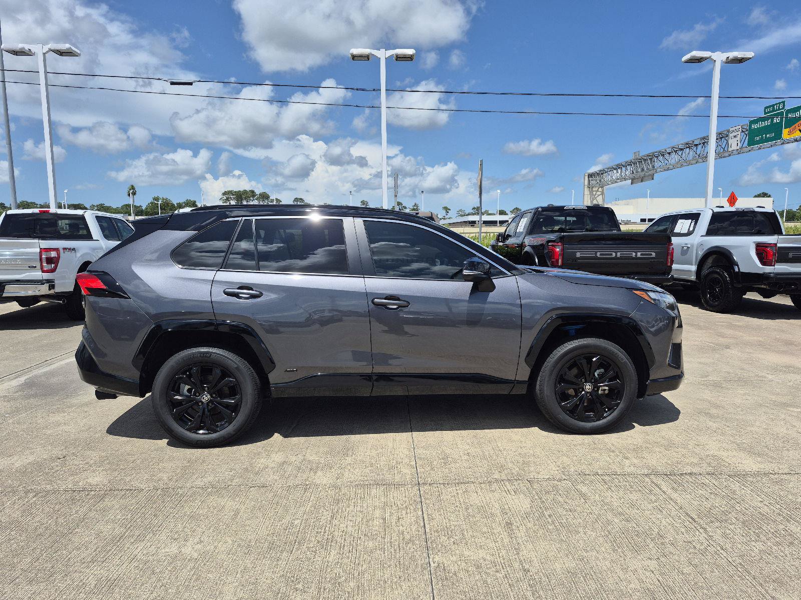 Used 2025 Toyota RAV4 XSE AWD/4WD image 14
