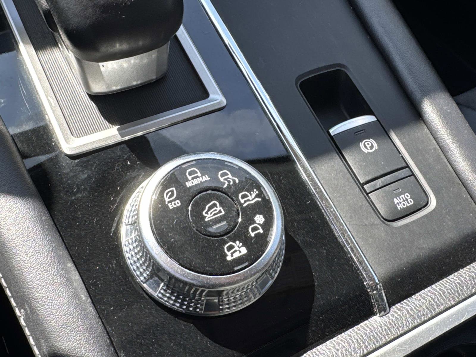 Used 2024 Mitsubishi Outlander AWD image 25