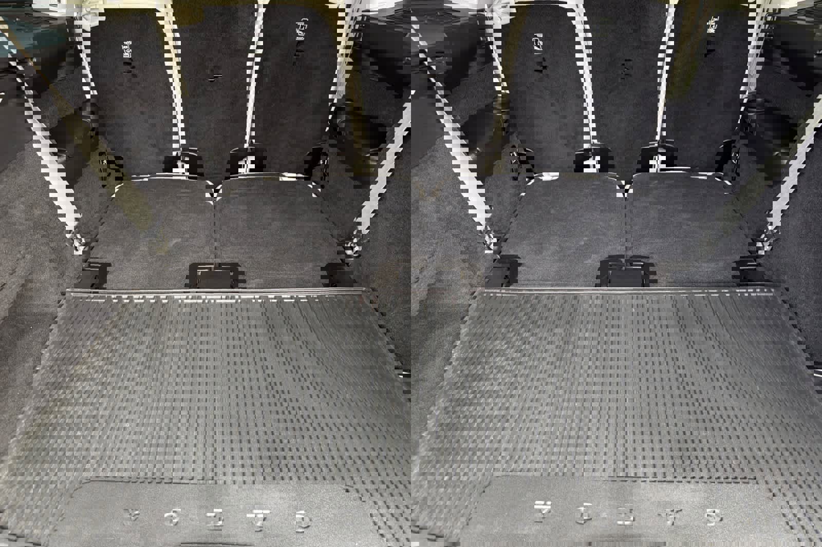 Used 2022 Volvo XC90 T5 Momentum w/ Protection Package image 18