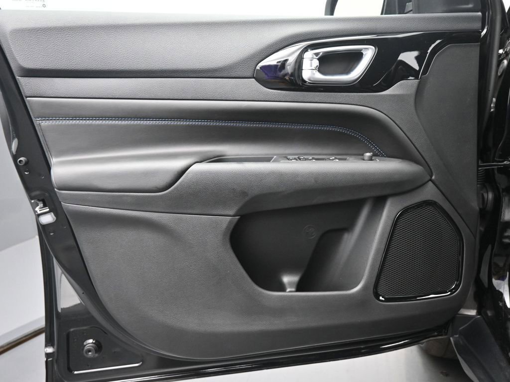 New 2026 Jeep Compass Limited image 12