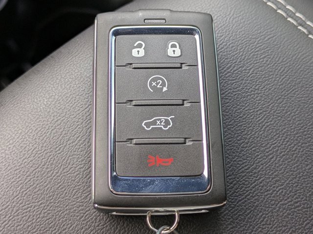 New 2025 Jeep Grand Cherokee L Laredo image 25