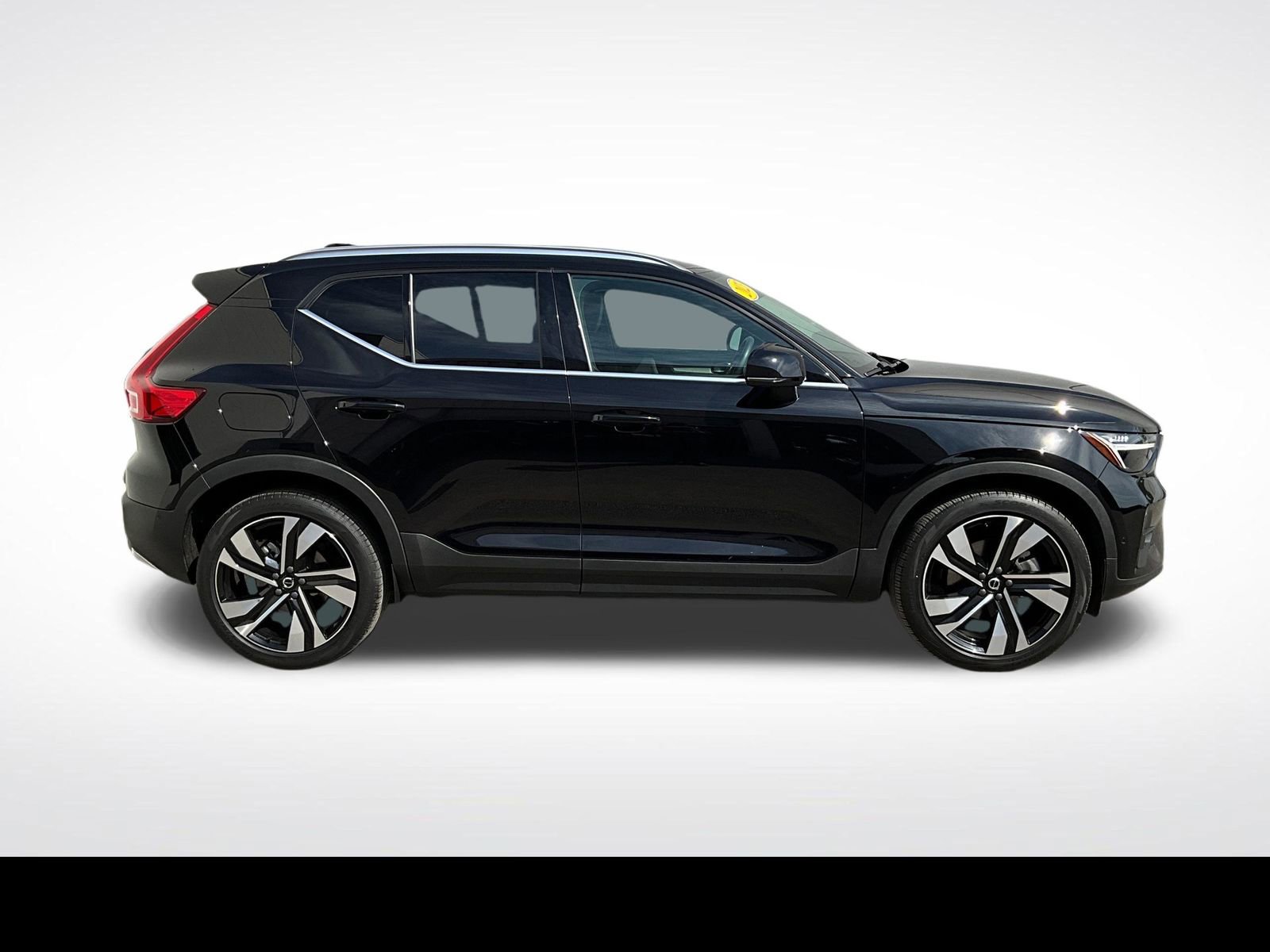 Certified 2023 Volvo XC40 B5 Plus w/ Driver Assist Package AWD/4WD image 21