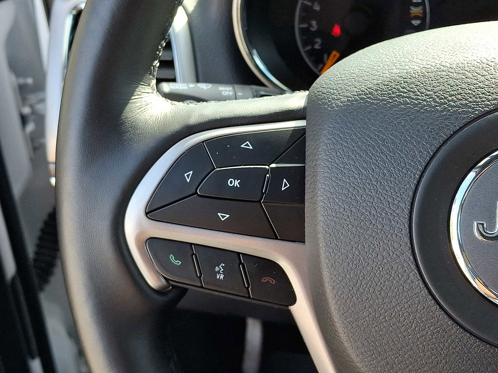 Used 2022 Jeep Grand Cherokee Limited image 24