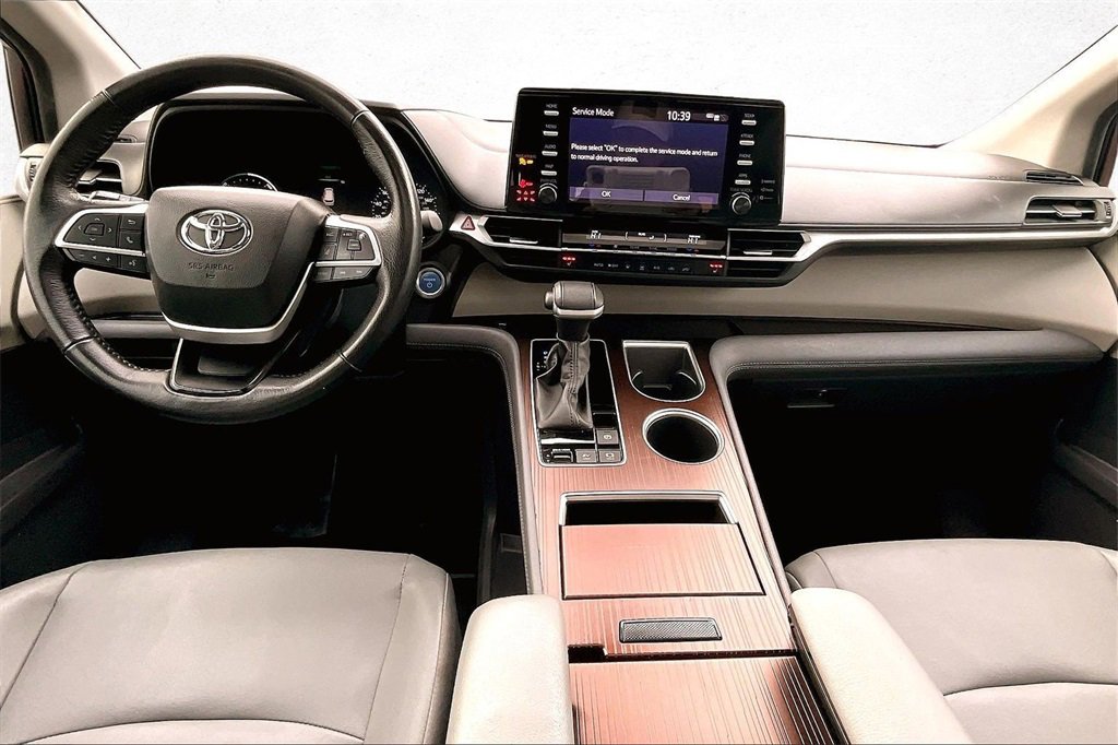 Certified 2024 Toyota Sienna XLE image 8