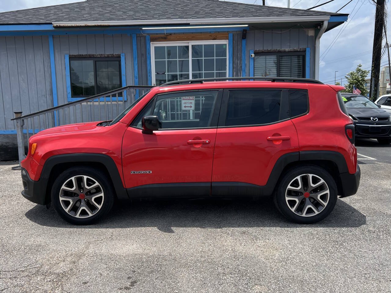 Used 2015 Jeep Renegade Latitude FWD image 9