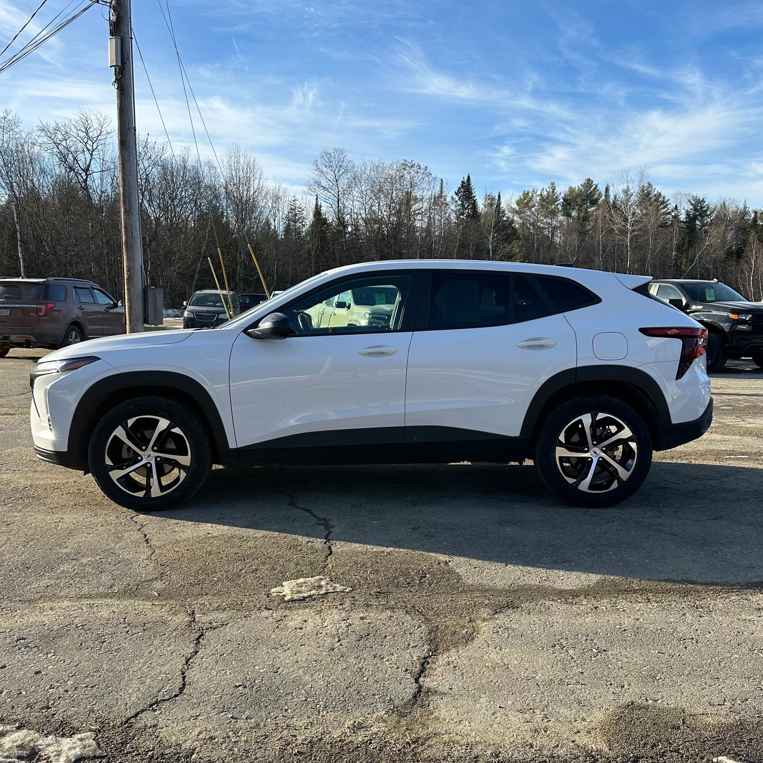 Used 2024 Chevrolet Trax RS w/ Sunroof Package FWD image 6