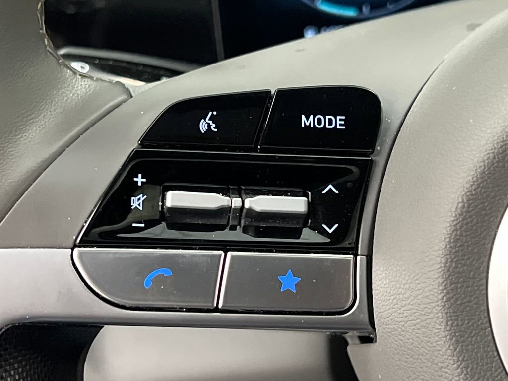 Used 2025 Hyundai Elantra SEL image 38