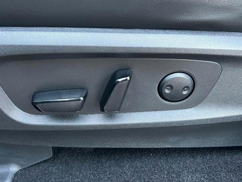 Used 2023 Nissan Pathfinder SL w/ Lighting Package (N92) image 18