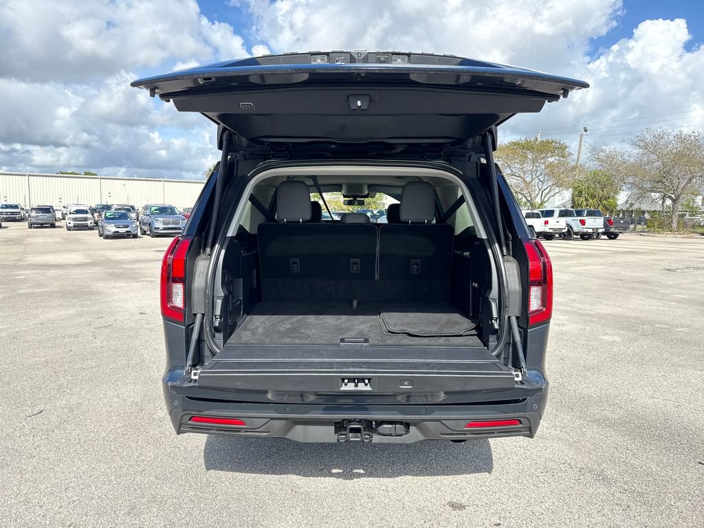 Certified 2025 Ford Expedition Max Active image 28