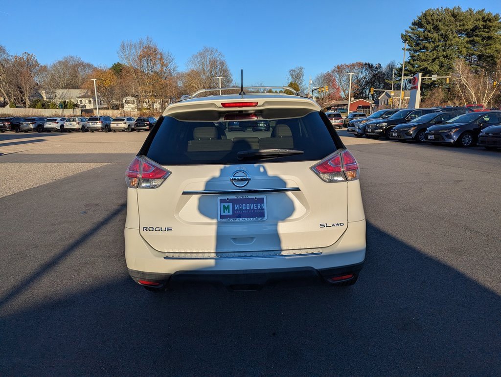 Used 2016 Nissan Rogue SL w/ SL Premium Package image 4