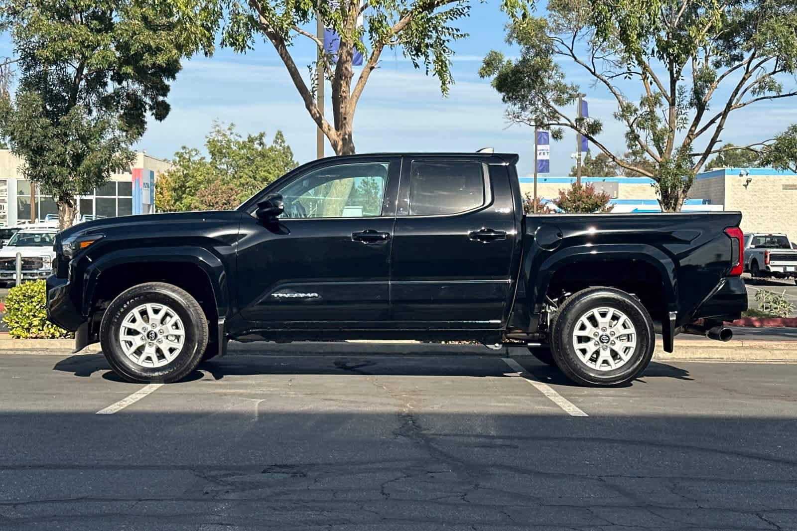 Used 2026 Toyota Tacoma SR5 AWD/4WD image 6