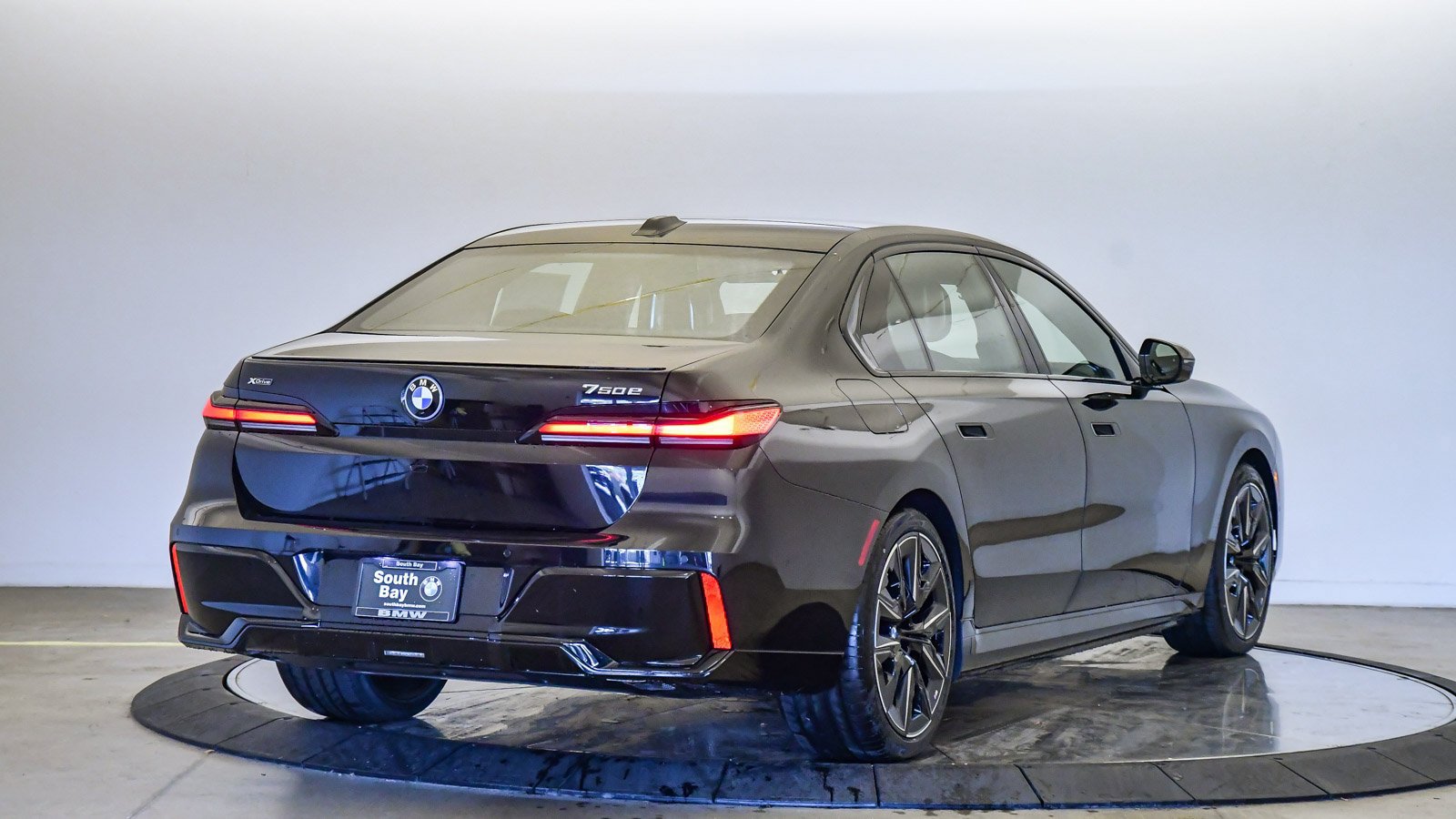 New 2026 BMW 750e xDrive AWD/4WD image 5