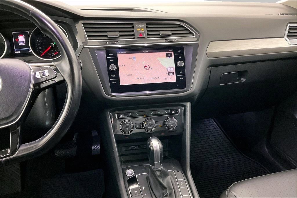Used 2018 Volkswagen Tiguan SEL AWD/4WD image 9