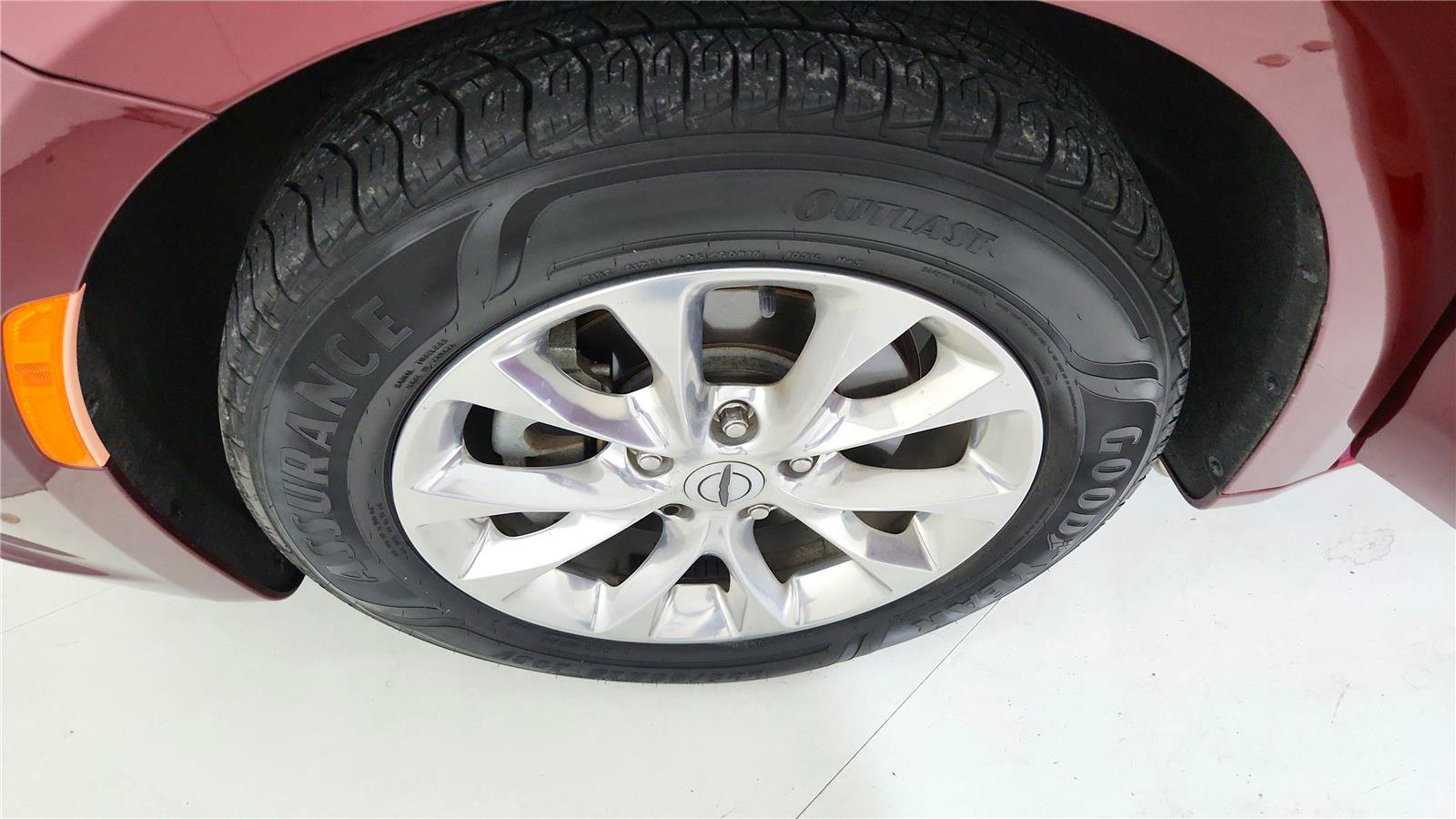 Used 2021 Chrysler Pacifica Touring-L w/ Uconnect Theater Family Group FWD image 32