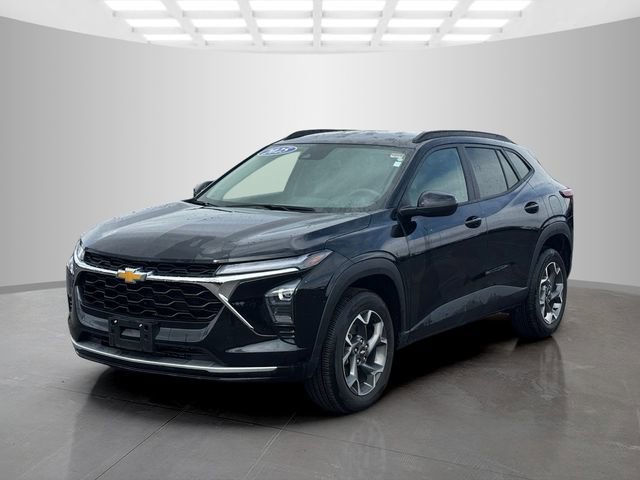 Used 2025 Chevrolet Trax LT image 3