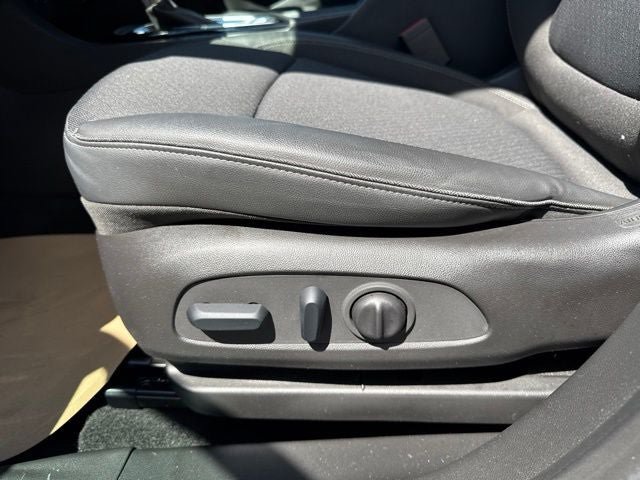 Used 2023 Buick Encore GX Select w/ Safety Package II AWD/4WD image 11