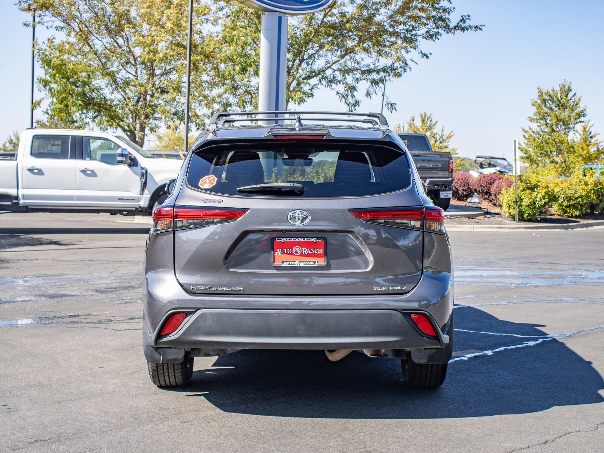 Used 2023 Toyota Highlander XLE AWD/4WD image 7