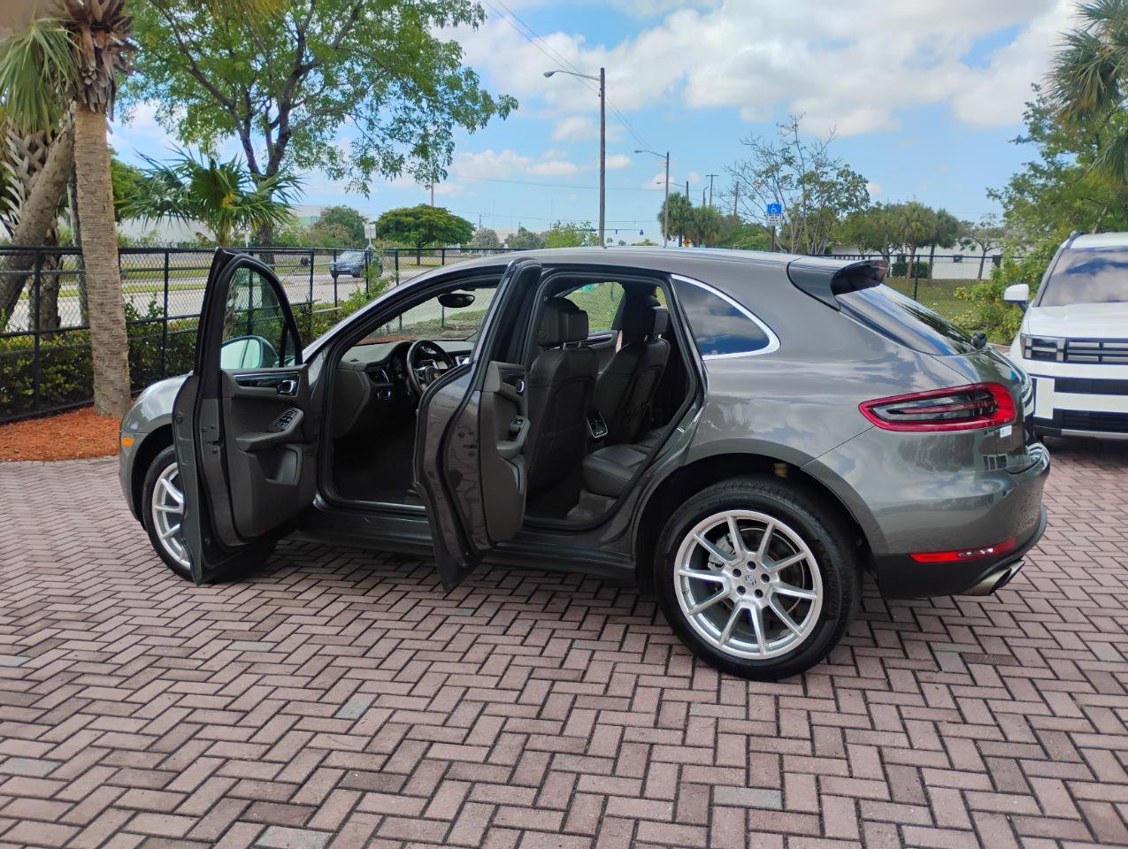 Used 2016 Porsche Macan S AWD/4WD image 52