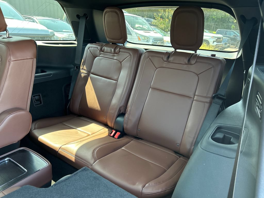 Used 2025 Lincoln Aviator Reserve w/ Equipment Group 201A AWD/4WD image 13