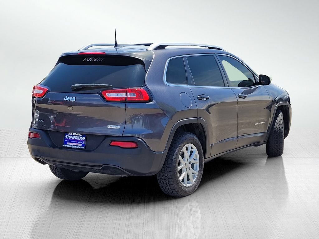 Used 2018 Jeep Cherokee Latitude Plus w/ Cold Weather Group AWD/4WD image 5