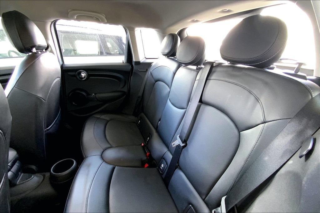 Used 2016 MINI Cooper 4-Door Hardtop FWD image 16