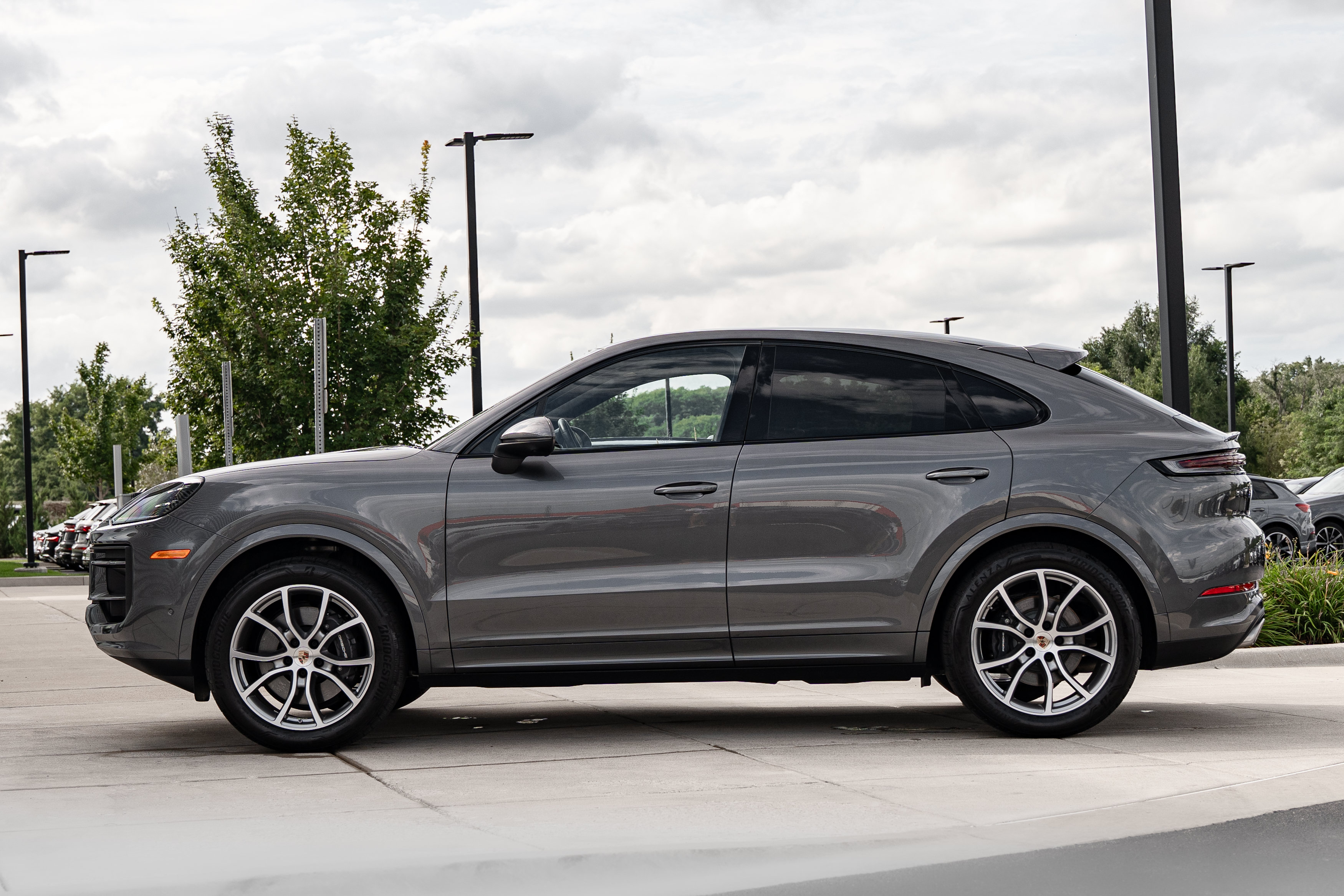 Used 2025 Porsche Cayenne Coupe AWD/4WD image 6