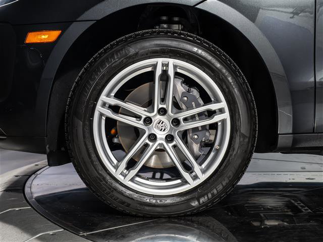Certified 2025 Porsche Macan image 15
