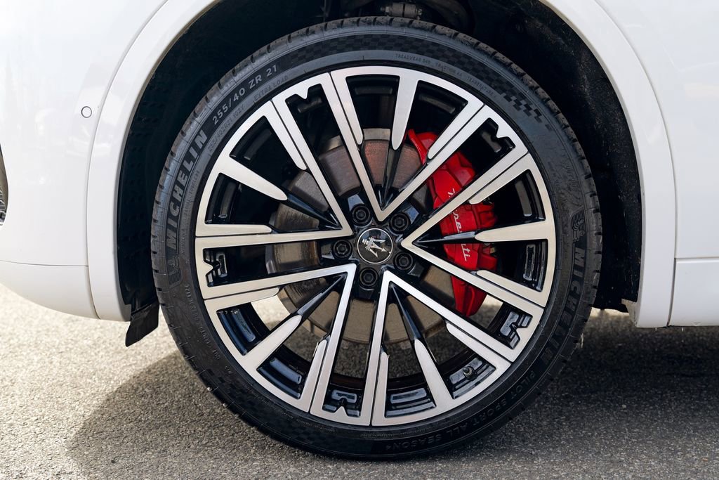 Certified 2023 Maserati Grecale Modena image 15