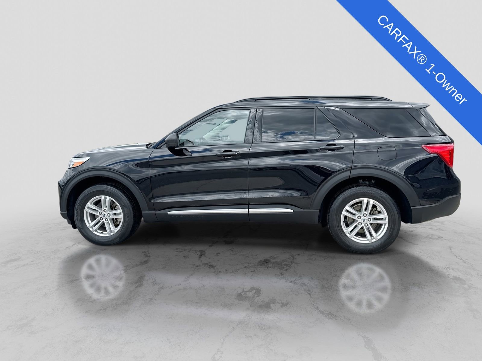 Used 2023 Ford Explorer XLT w/ Equipment Group 202A AWD/4WD image 3