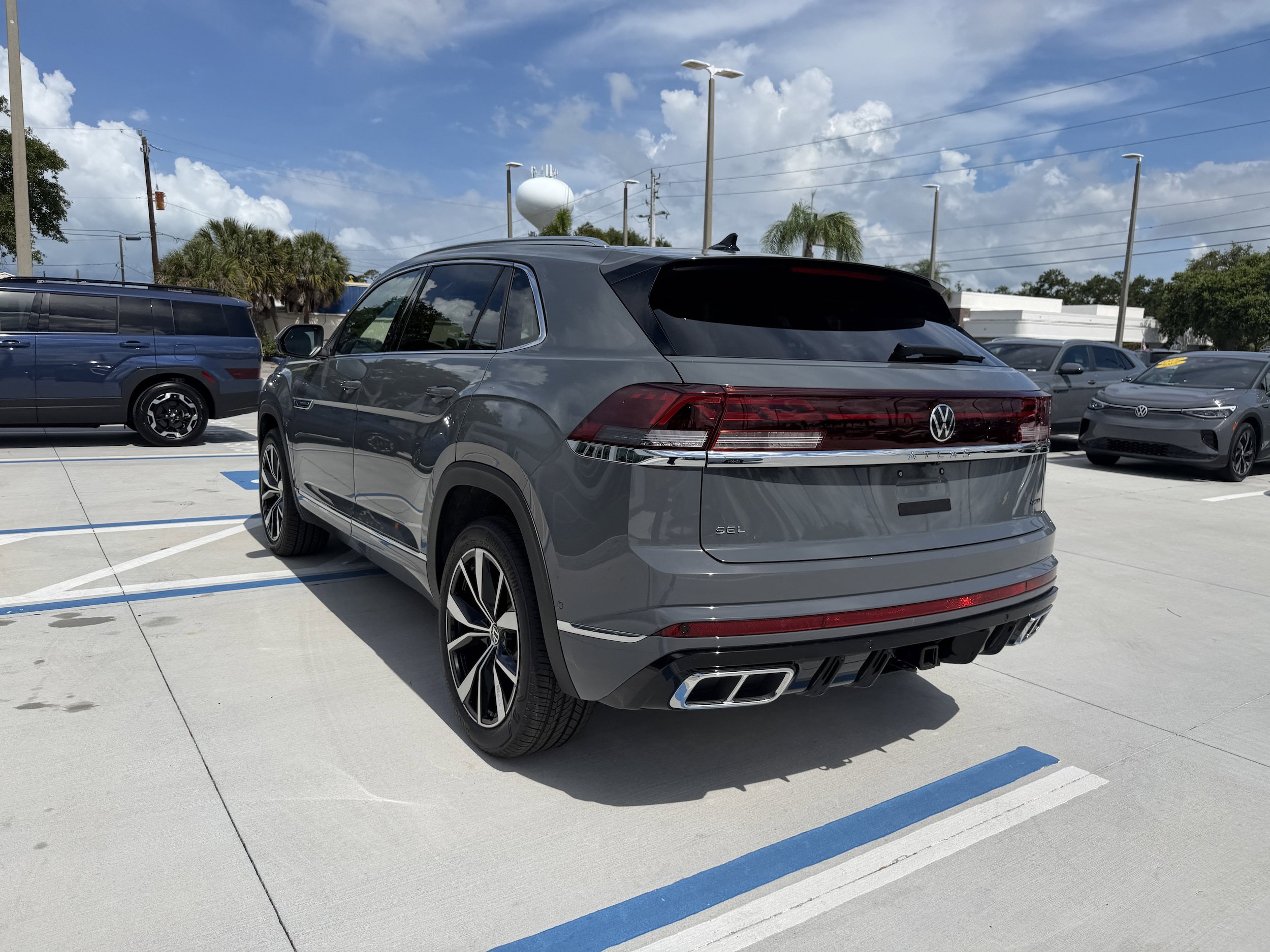 New 2026 Volkswagen Atlas Cross Sport SEL Premium R-Line AWD/4WD image 6