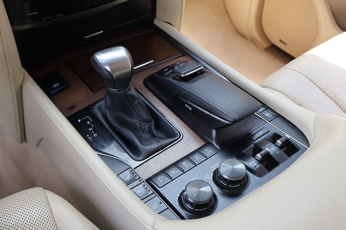Used 2016 Lexus LX 570 4WD w/ Luxury Package image 24