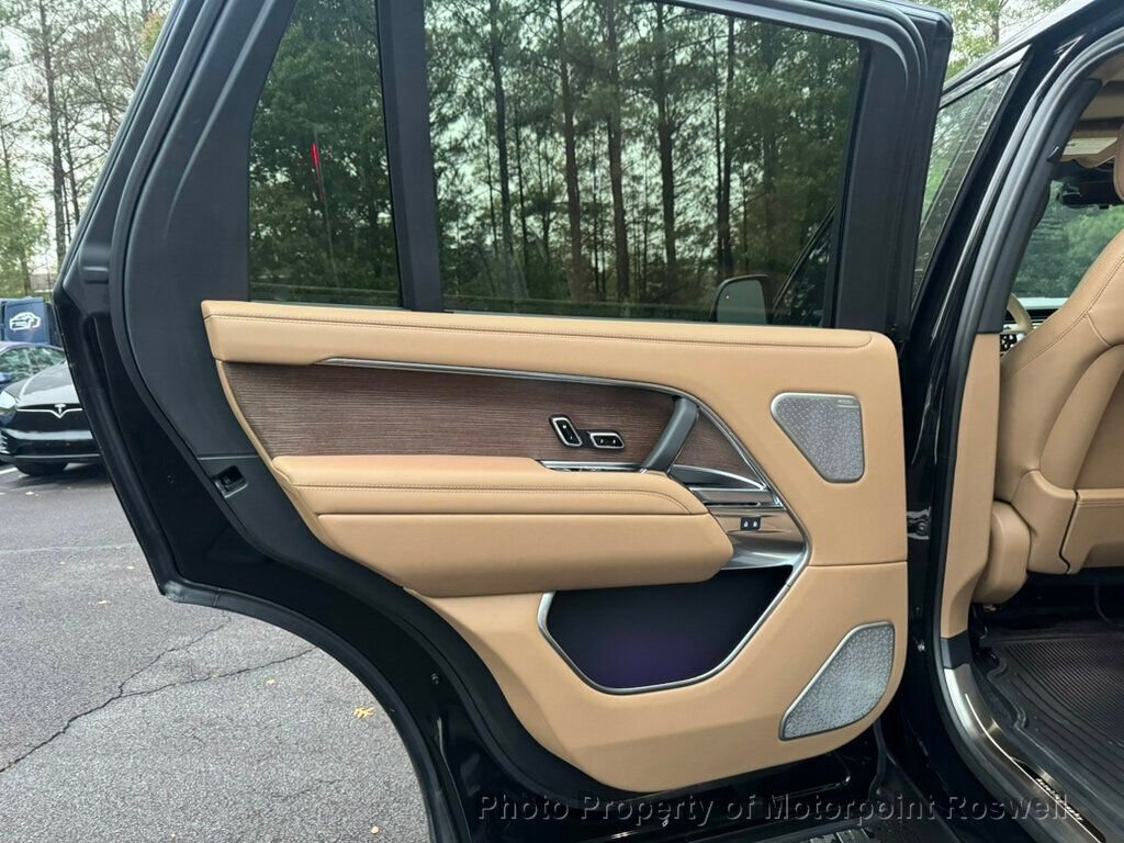 Used 2025 Land Rover Range Rover Long Wheelbase Autobiography image 11