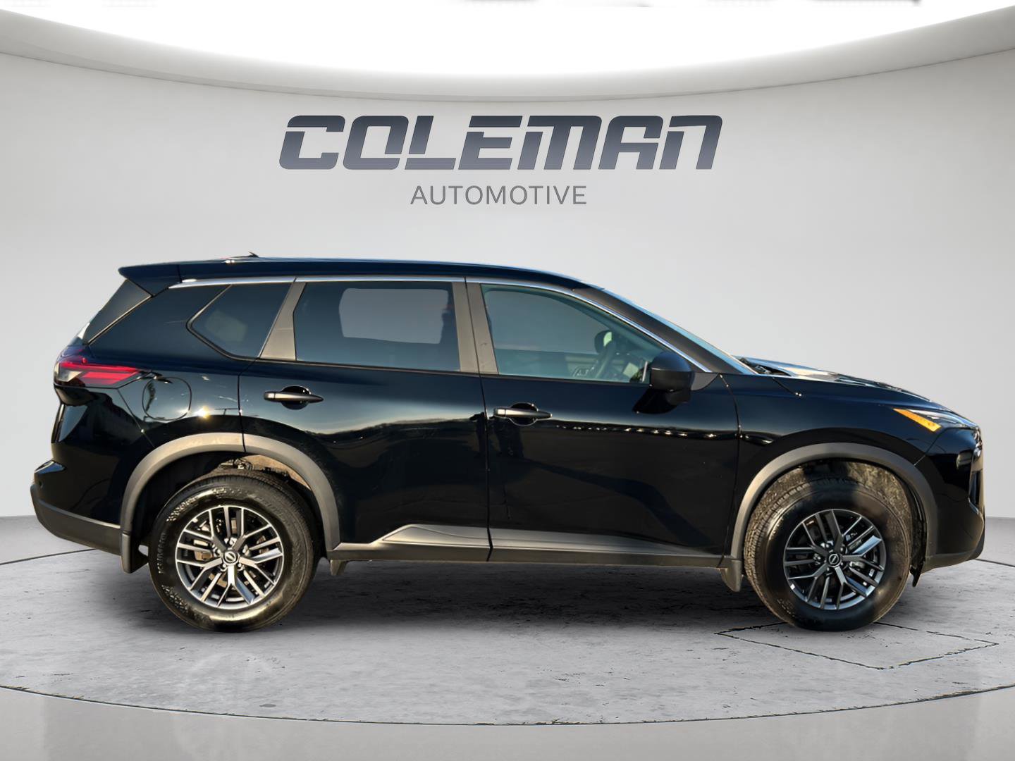 Used 2025 Nissan Rogue S image 5