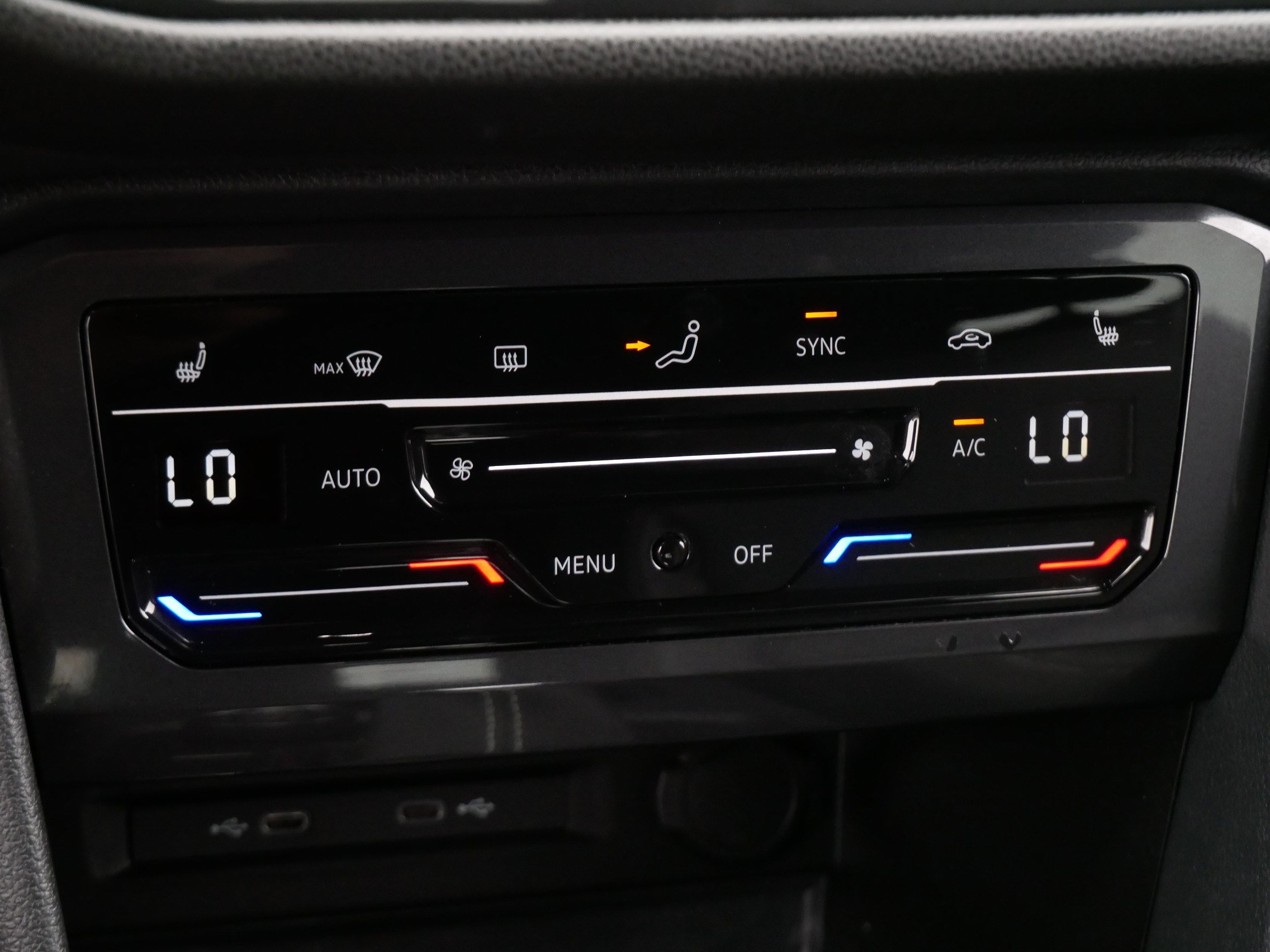 Certified 2023 Volkswagen Tiguan SE R-Line AWD/4WD image 23