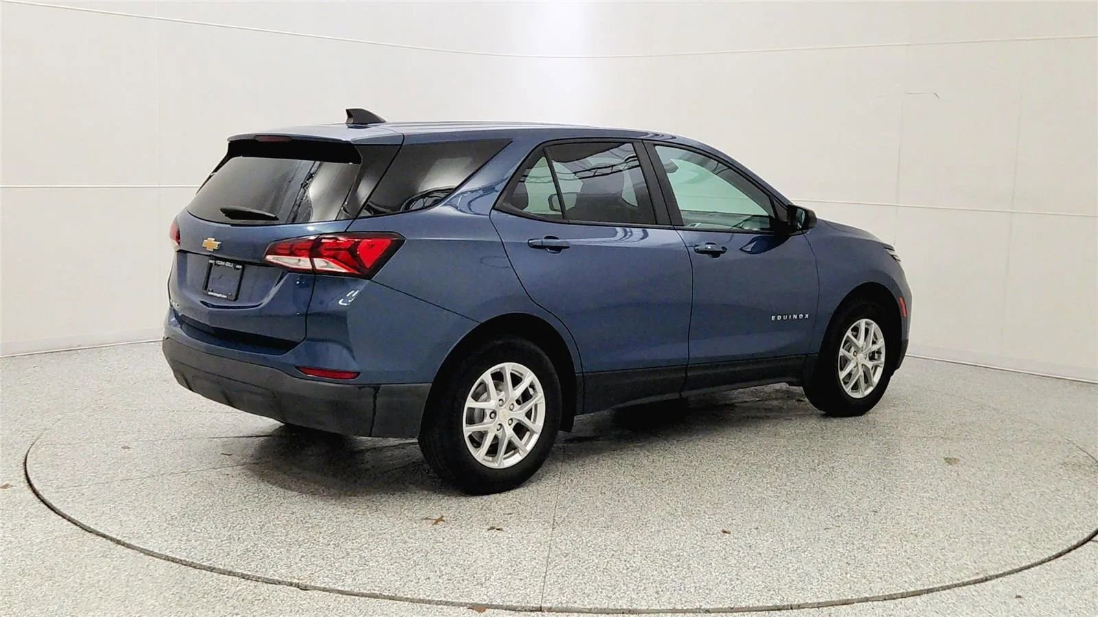 Used 2024 Chevrolet Equinox LS w/ LS Convenience Package image 7