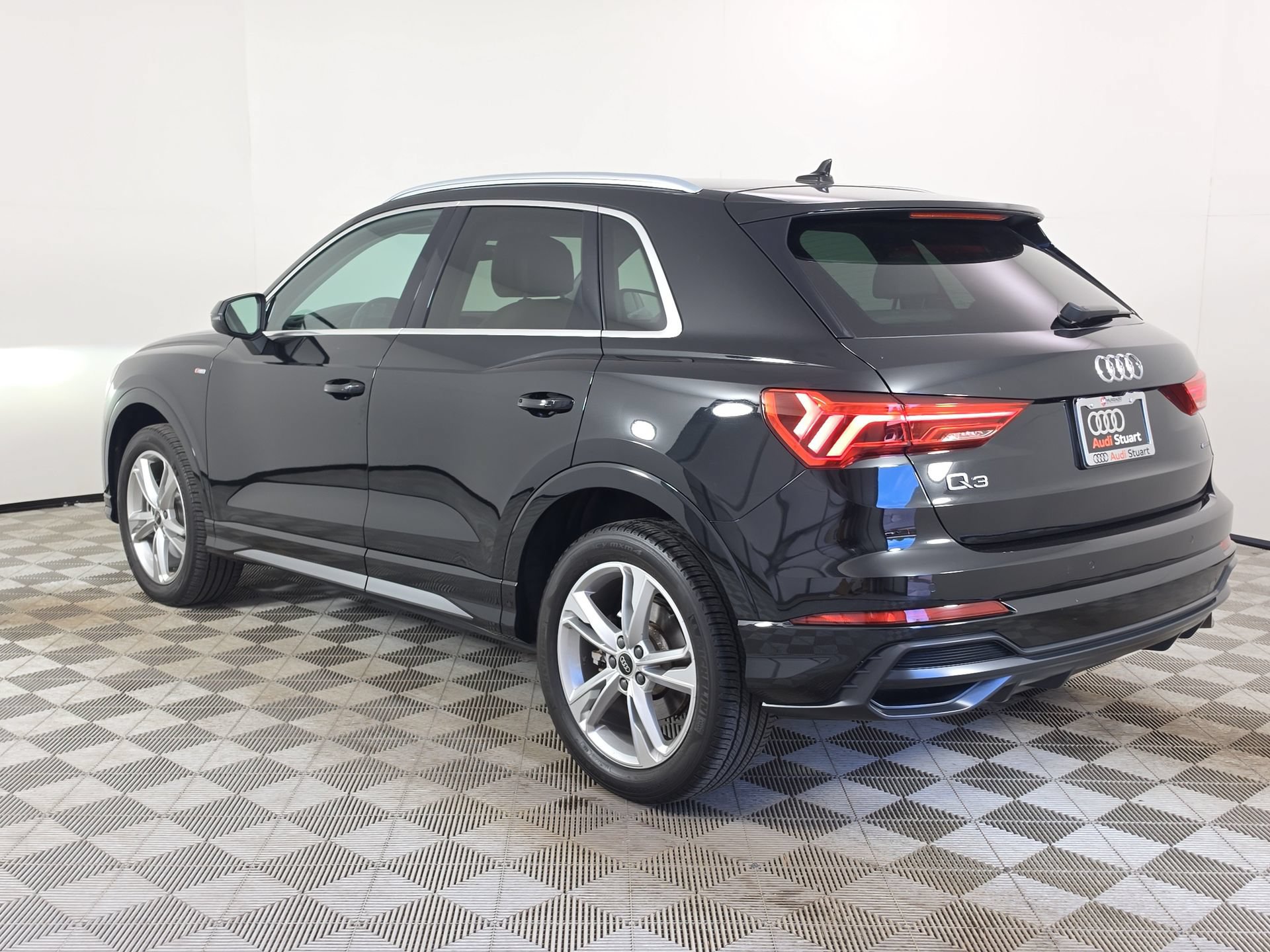 Certified 2022 Audi Q3 2.0T Premium Plus w/ Premium Plus Package AWD/4WD image 5