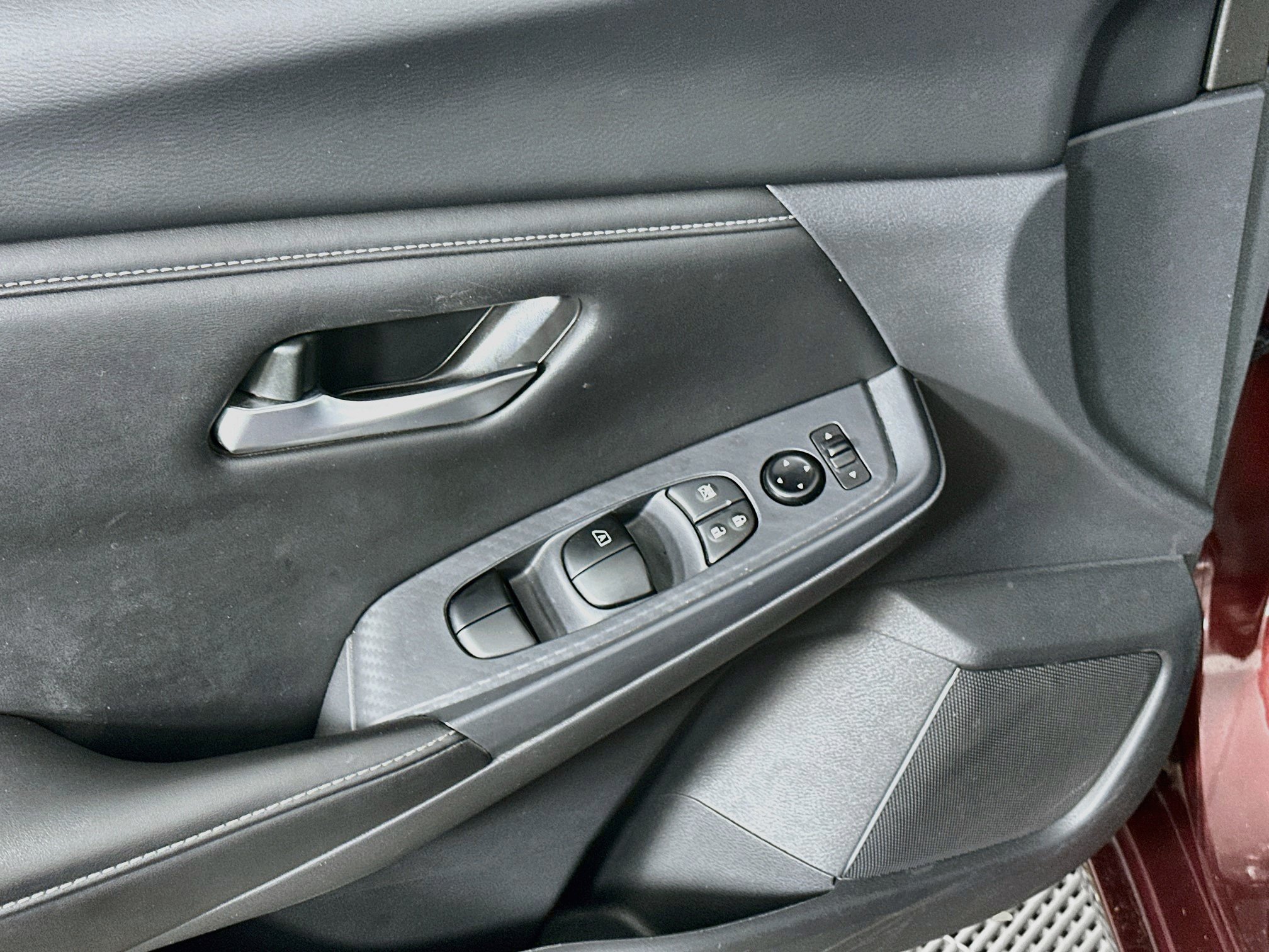 Used 2025 Nissan Sentra SV FWD image 15