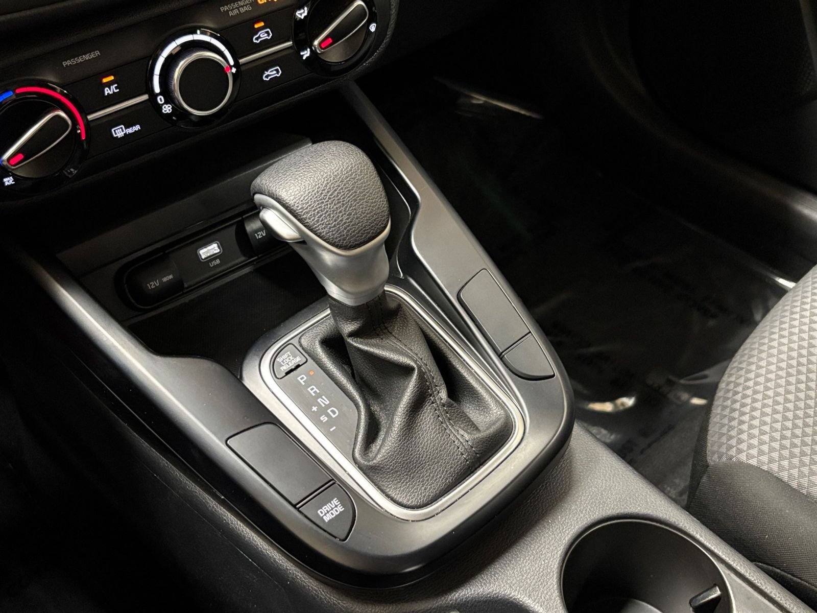 Used 2025 Kia Soul LX w/ LX Technology Package FWD image 34